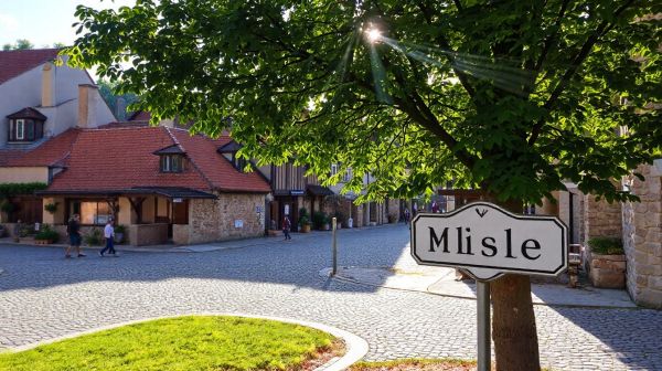Explorez les différents services à Mélisey pour chaque besoin